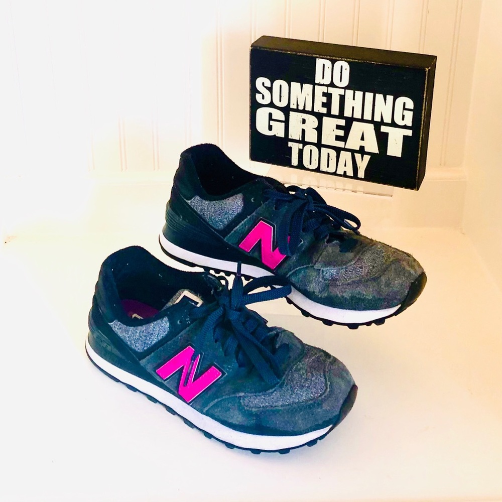 New Balance 574 grey black tennis athletic shoes